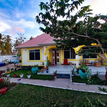 Bed and Breakfast L&J Modern Backpackers Kigamboni Beach House